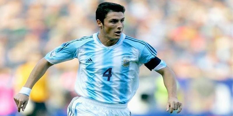 Hậu vệ cánh hàng đầu của tuyển Argentina là Javier Zanetti