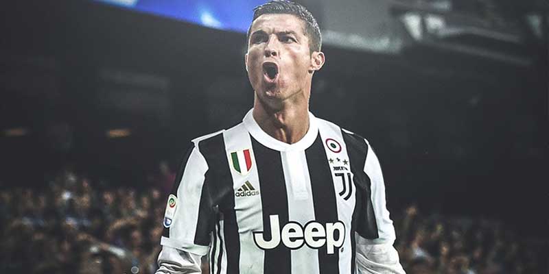 Ronaldo từng gây sốt trên thị trường chuyển nhượng